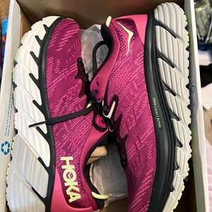 Women’s Hoka Graviota 4 size 8.5B